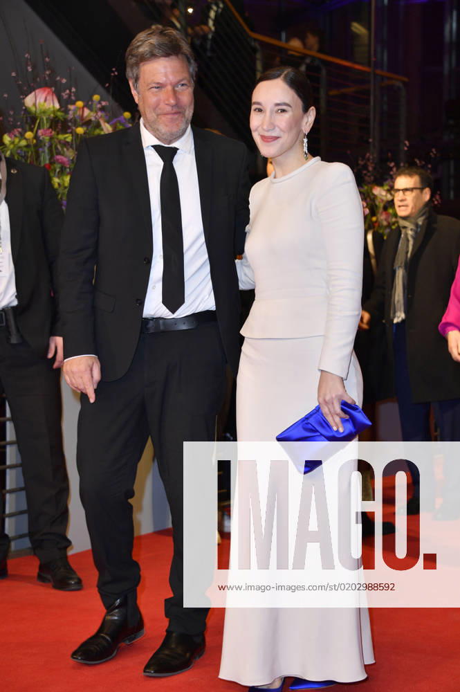Robert Habeck and Sibel Kekilli at the festival opening and the premiere of the feature film She Came to Me at the Berlinale 2023 73 Berlin International Film Festival at the Berlinale Palast Berlin, 16 02 2023 Foto:xN.xKubelkax xFuturexImage