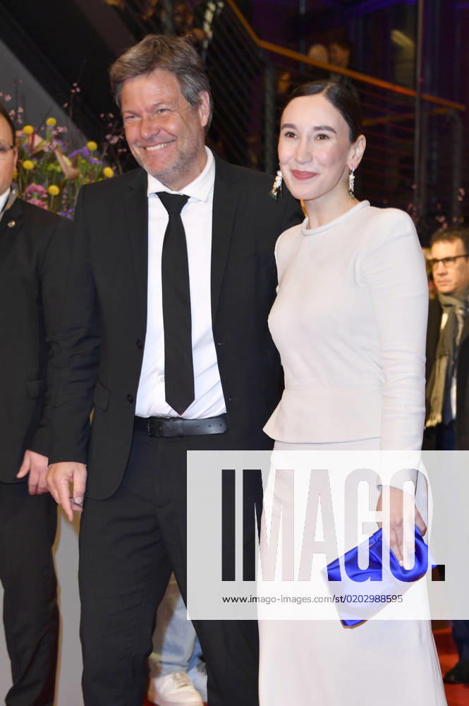 Robert Habeck and Sibel Kekilli at the festival opening and the premiere of the feature film She Came to Me at the Berlinale 2023 73 Berlin International Film Festival at the Berlinale Palast Berlin, 16 02 2023 Foto:xN.xKubelkax xFuturexImage