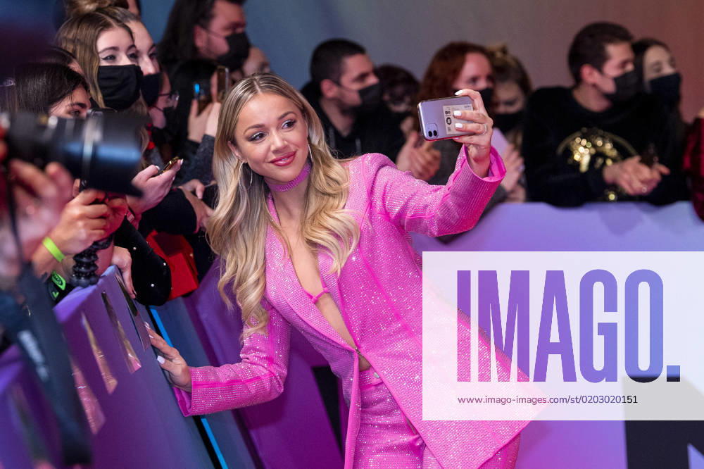 , Laszlo Papp MTV Europe Music Awards EMA s at the Laszlo Papp Budapest Sports Arena Pictured is Emma Heesters 2021EMSTEMA - 523