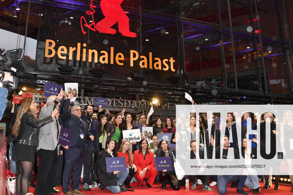Berlinale Directors Marià tte Rissenbeek and Carlo Chatrian together with Iranian filmmakers and other members of the film scene as well as members of the International Jury around Jury President Kristen Stewart show their solidarity with the courageous demonstrators in Iran on the Red Carpet in front of the Berlinale Pala Foto:xN.xKubelkax xFuturexImage