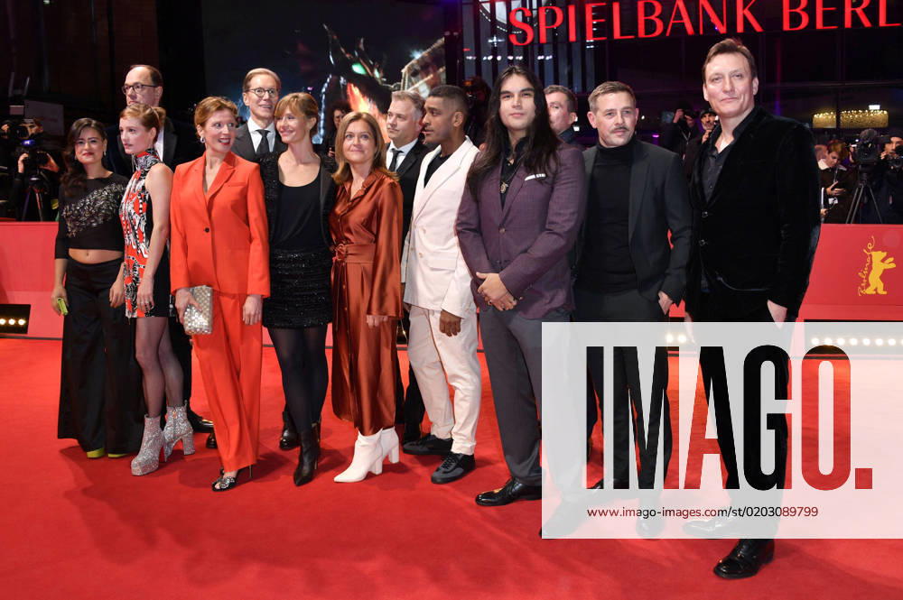 Rosabell Laurenti Sellers, Leonie Benesch, Franziska Weisz, CÃ cile de France, Alexander Karim and Joshua Odjick, Klaas Heufer Umlauf, Oliver Masucci and guests at the Red Carpet Photocall for the ZDF miniseries Der Schwarm at the Berlinale 2023 73 Berlin International Film Festival in front of the Berlinale Palast Berlin, 19 02 2023 Foto:xN.xKubelkax xFuturexImage