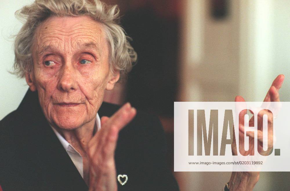 The world-famous childrens author Astrid Lindgren has been awarded the Torgny Segerstedt Freedom Pen 1997 The Freedom Pen is awarded by the Torgny Segerstedt Memorial Foundation to a publicist or author who has worked in his spirit The picture shows Astrid Lindgren, at the award ceremony, at her home in Stockholm on 4 November STOCKHOLM SWEDEN