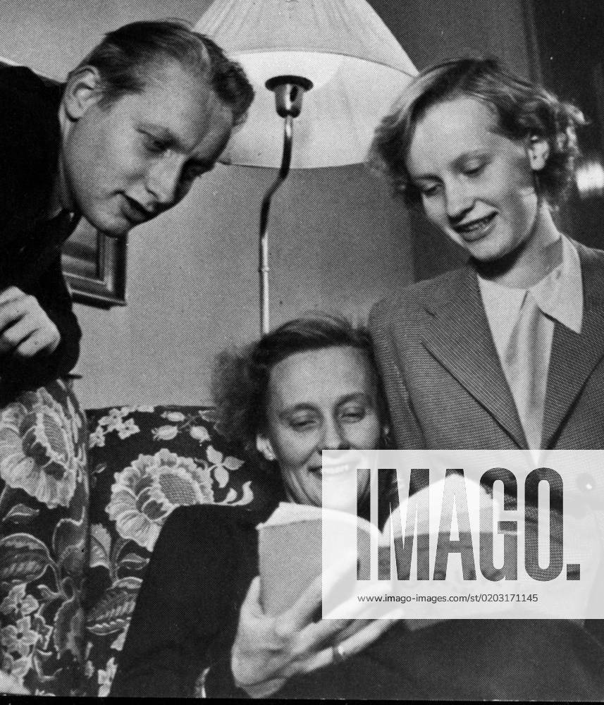 Around 1960 Astrid Lindgren with her children Lars and Karin SWEDEN PB KOD 190