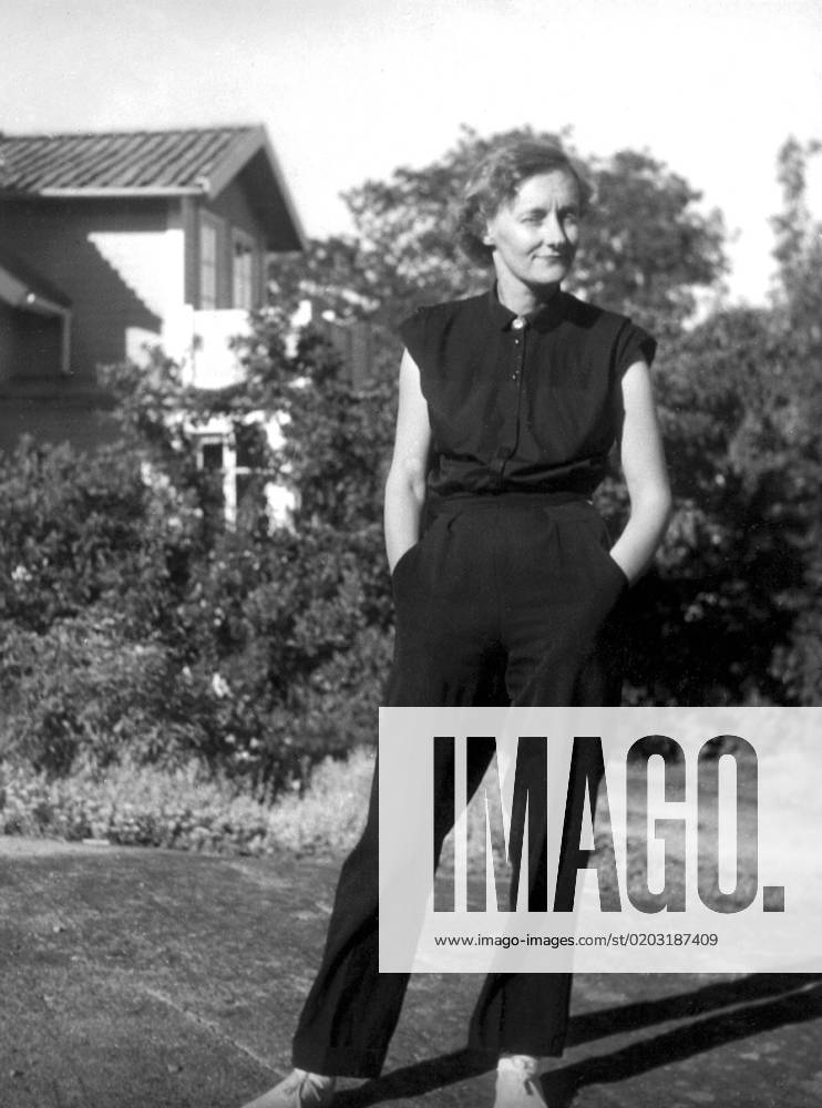 Swedish author Astrid Lindgren outside her summer house in Furusund 1952. Astrid Lindgren s stories about characters such as Pippi Longstocking, Emil, Kalle Blomquist, The Brothers Lionheart, Karlsson-on-the-Roof, Ronia the Robber s Daughter and the Bullerby children are loved and read by children all over the world. She was born on the farm Nas outside Vimmerby November 14, 1907 and would have turned 100 years old this year. Astrid passed away in 2002. Furusund Sverige kultur