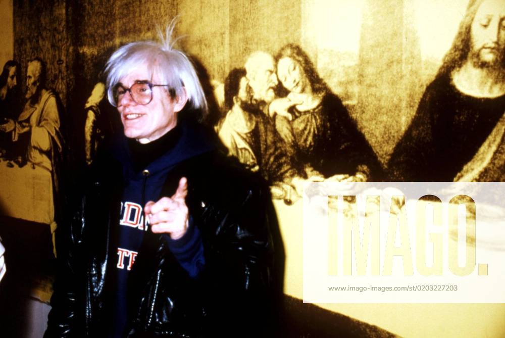 SCANPIX SWEDEN, 1987 Andy Warhol, the master of pop art The image is a portrait of the artist in front of the artwork Nightmare Artist