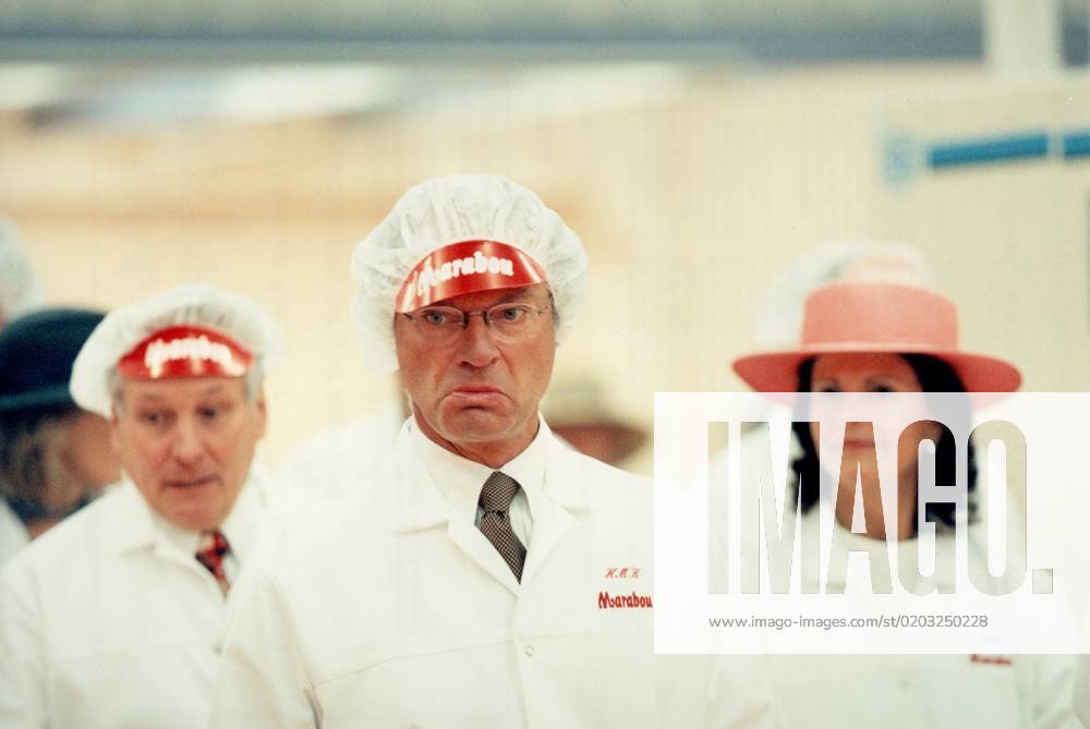 ARCHIVE 19970912 The Swedish royal couple King Carl XVI Gustaf and Queen Silvia on a visit to the Marabou chocolate factory during their municipality in Upplands Väsby outside Stockholm September 12th, 1997 STOCKHOLM SWEDEN