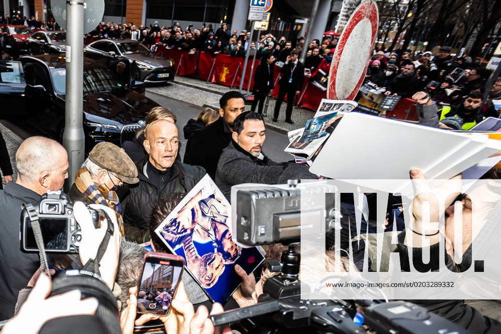 Berlin 73 Berlinale, Steven Spielberg, Photo Call at the Hyatt Hotel, Fans, Autogrammjaeger, Berlin 73 Berlinale, Steven Spielberg, Photo Call at the Hyatt Hotel, Fans, Autographjaeger, Berlin 21 02 2023,