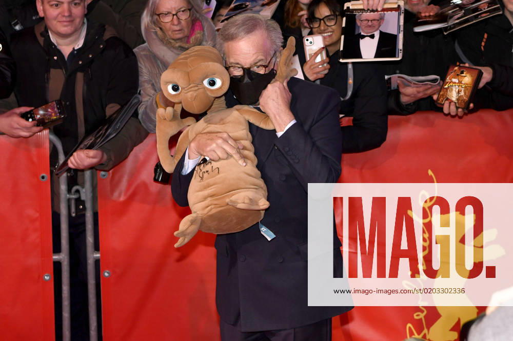 Steven Spielberg receiving the Honorary Golden Bear at the Berlinale 2023 73 Berlin International Film Festival at the Berlinale Palast Berlin, 21 02 2023. Foto:xC.xNiehausx xFuturexImage