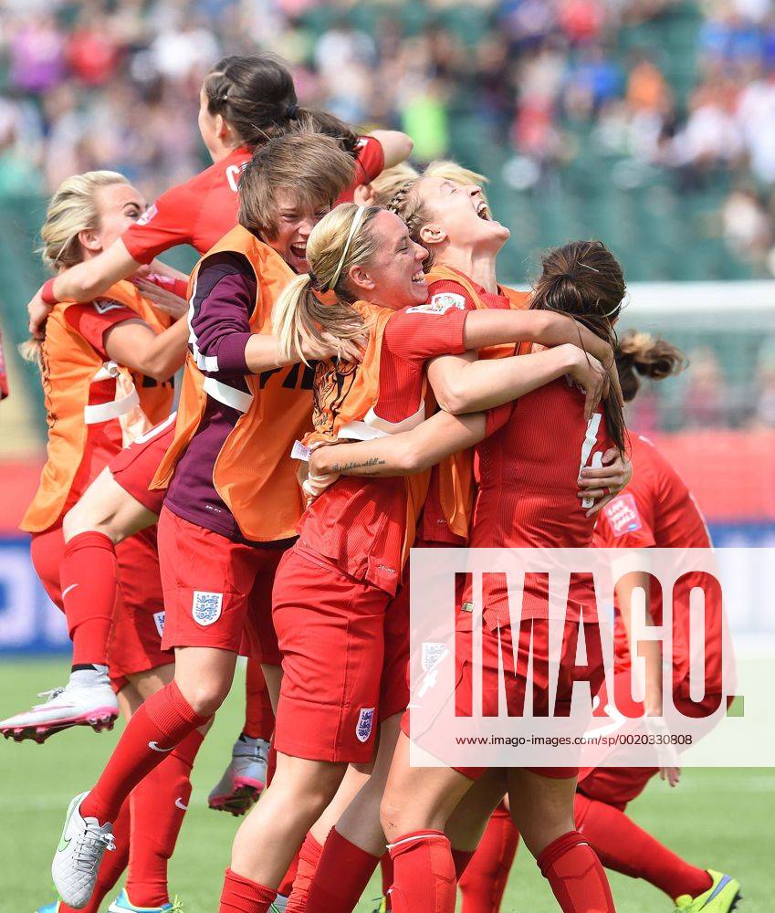 (150704) -- EDMONTON, July 4, 2015 -- England celebrates their victory over Germany at the end of the second extra time period during the third place match of the FIFA 2015 Women s World Cup at Commonwealth Stadium, in Edmonton, Canada, on July 4, 2015. England defeated Germany 1-0 in extra time and won the third place of the FIFA 2015 Women s World Cup. ) (SP)CANADA-VANCOUVER-FIFA WOMEN S WORLD CUP-THIRD PLACE WangxYuguo