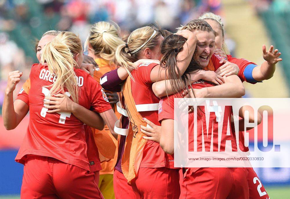 (150705) -- EDMONTON, July 5, 2015 -- Players of England celebrate after scoring on a penalty kick against Germany in extra time during the third place match of the FIFA 2015 Women s World Cup at Commonwealth Stadium, in Edmonton, Canada, on July 4, 2015. England defeated Germany 1-0 in extra time and won the third place of the FIFA 2015 Women s World Cup. ) (SP)CANADA-VANCOUVER-FIFA WOMEN S WORLD CUP-THIRD PLACE WangxYuguo