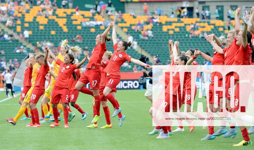(150705) -- EDMONTON, July 4, 2015 -- Players of England celebrate after the third place match of the FIFA 2015 Women s World Cup against Germany at Commonwealth Stadium, in Edmonton, Canada, on July 4, 2015. England defeated Germany 1-0 in extra time and won the third place of the FIFA 2015 Women s World Cup. ) (SP)CANADA-VANCOUVER-FIFA WOMEN S WORLD CUP-THIRD PLACE WangxYuguo
