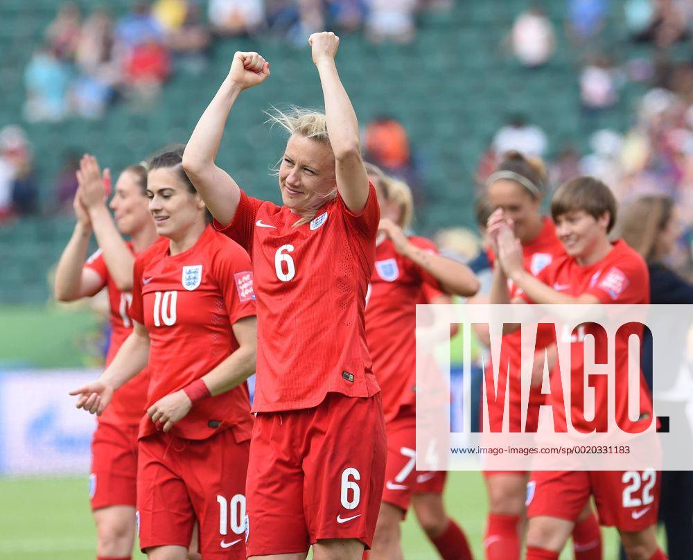 (150705) -- EDMONTON, July 4, 2015 -- Players of England celebrate after the third place match of the FIFA 2015 Women s World Cup against Germany at Commonwealth Stadium, in Edmonton, Canada, on July 4, 2015. England defeated Germany 1-0 in extra time and won the third place of the FIFA 2015 Women s World Cup. ) (SP)CANADA-VANCOUVER-FIFA WOMEN S WORLD CUP-THIRD PLACE WangxYuguo
