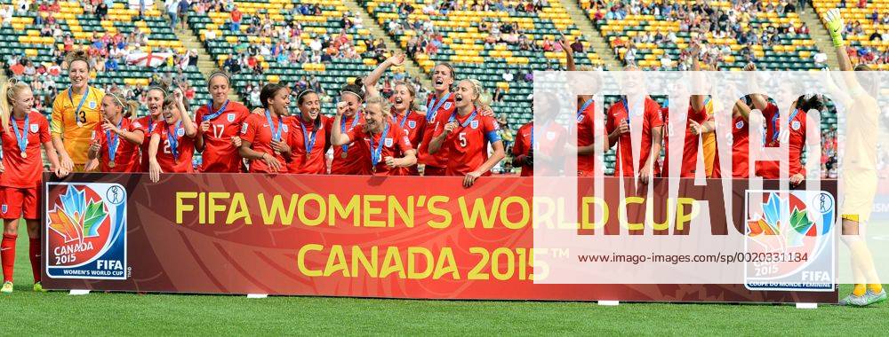 (150705) -- EDMONTON, July 4, 2015 -- Players of England celebrate after the third place match of the FIFA 2015 Women s World Cup against Germany at Commonwealth Stadium, in Edmonton, Canada, on July 4, 2015. England defeated Germany 1-0 in extra time and won the third place of the FIFA 2015 Women s World Cup. ) (SP)CANADA-VANCOUVER-FIFA WOMEN S WORLD CUP-THIRD PLACE WangxYuguo