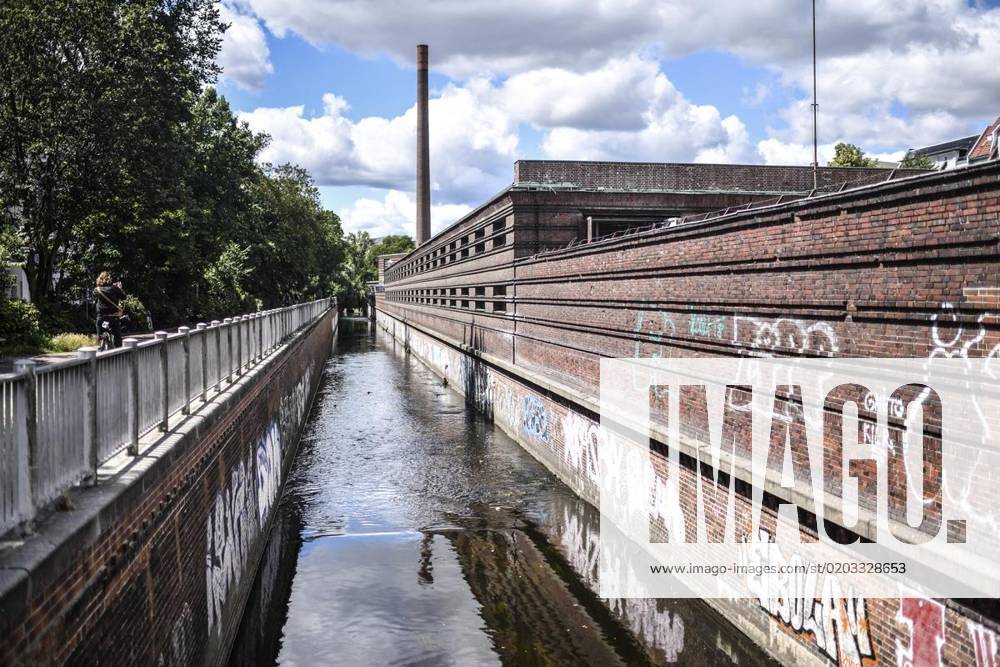 Mit dem Fahrrad entlang der Panke auf dem sogenannten Panke-Radweg am 12. Juli 2020 in Berlin. Ufer-Studios. Deutschland Berlin Berlin