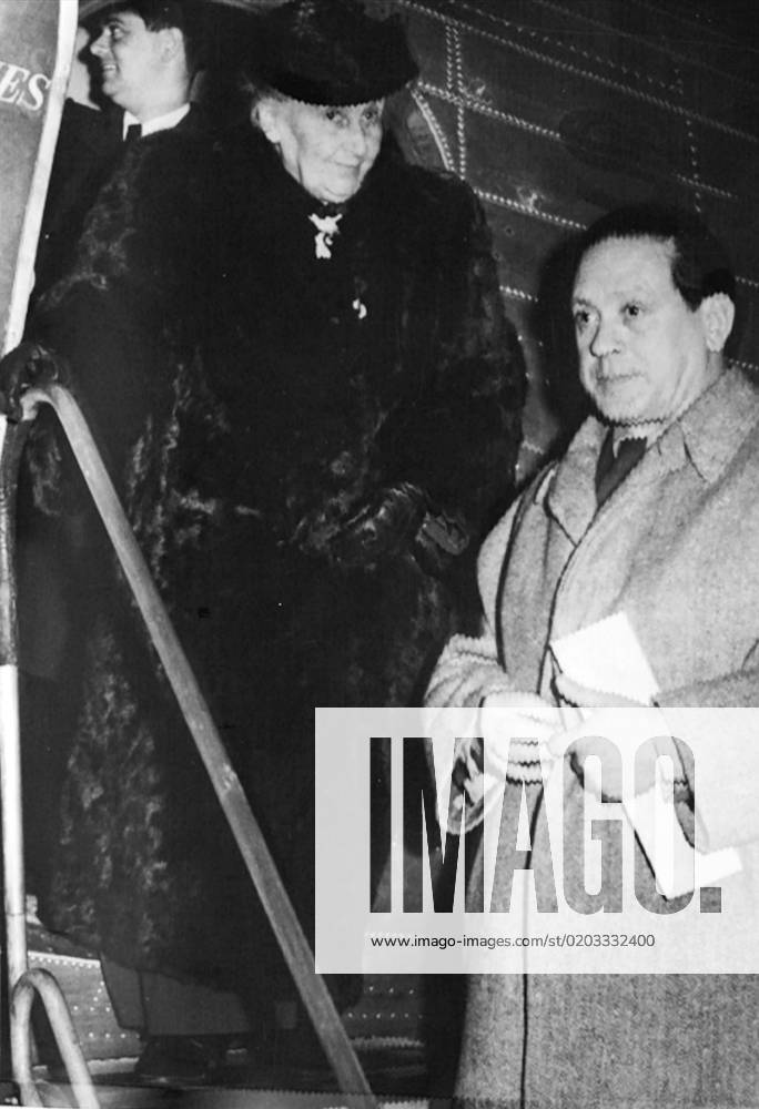 ARCHIVE 1950 Maria Montessori arriving in Gothenburg 18 Feb 1950 Photo code 194 Image retouched COPYRIGHT PRESSENS BILD