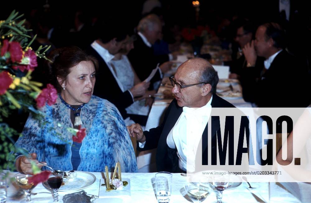 SCANPIX SWEDEN, 1976 12 10 Nobel dinner at City Hall Image Economics laureate Milton Friedman Stockholm Sweden