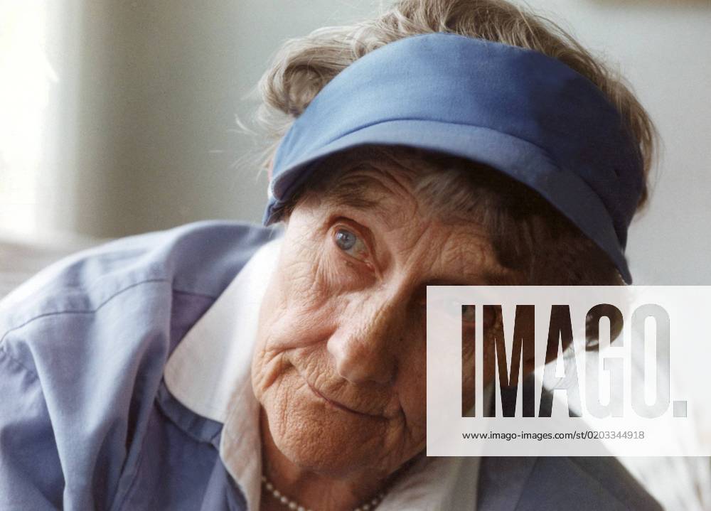 SCANPIX SWEDEN, 1992 08 18 Astrid Lindgren, author of childrens books Here in her summer cottage with a shawl around her head Author