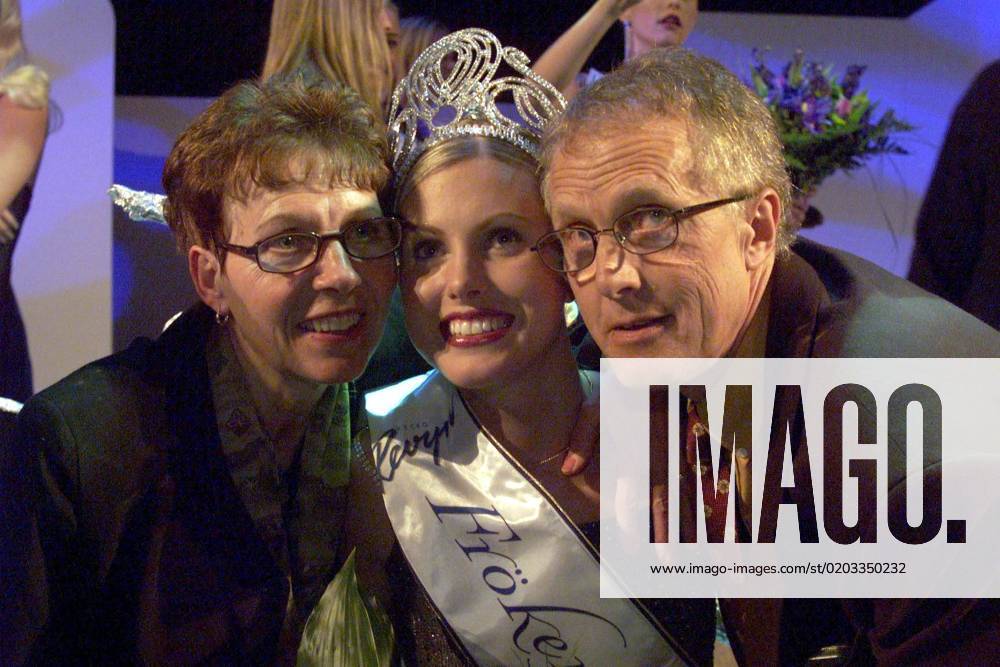 STOCKHOLM 19990327 Miss Sweden Miss Sweden 1999, Emma Helena Nilsson, is congratulated by her mother and father This years competition was the 50th anniversary of Miss Sweden The final was held at the Stockholm Concert Hall and outside, on Hötorget, several youth groups gathered to demonstrate against beauty contests STOCKHOLM SWEDEN