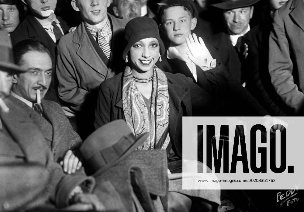 ARCHIVE 1928 French revue star Josephine Baker, born in USA 1906 1975 visits Sweden for the first time Her show at the Oscars that time was called Wien, Wien Josephine Actor Josephine Baker visits Sweden for the first time Her performance at Oscars was called Wien, Wien Josephine Stockholm Sweden