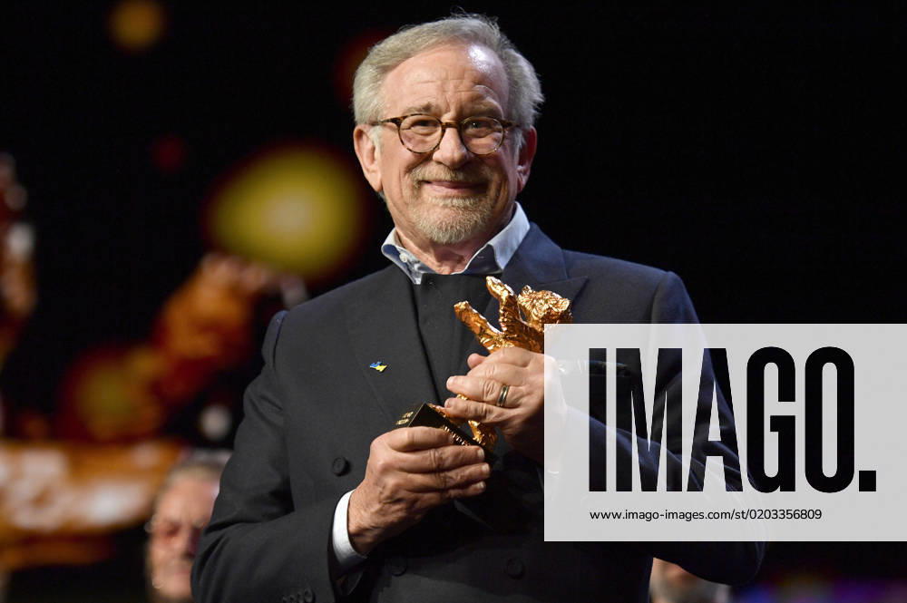 Steven Spielberg receiving the Honorary Golden Bear at the Berlinale 2023 73 Berlin International Film Festival at the Berlinale Palast Berlin, 21 02 2023. Foto:xN.xKubelkax xFuturexImage