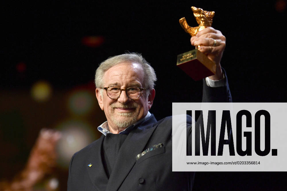 Steven Spielberg receiving the Honorary Golden Bear at the Berlinale 2023 73 Berlin International Film Festival at the Berlinale Palast Berlin, 21 02 2023. Foto:xN.xKubelkax xFuturexImage