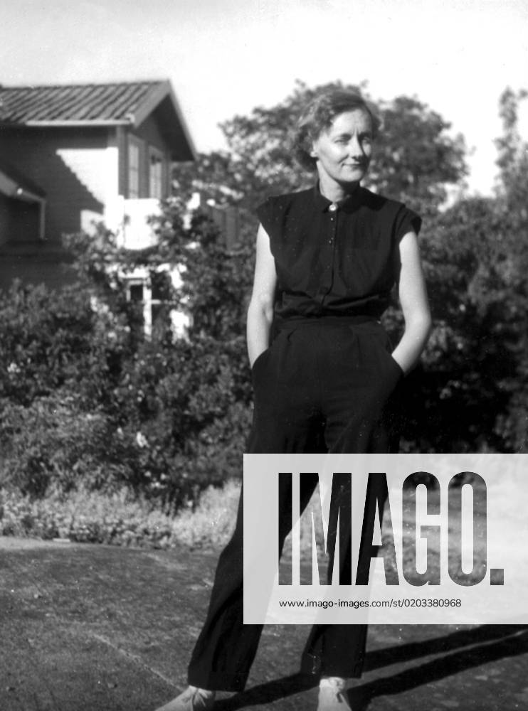 SCANPIX SWEDEN, 1952 07 31 Astrid Lindgren as a young writer Here in the Swedish idyll of Furusund, where Astrid Lindgren has always had her summer home Star in the garden in a blouse and long trousers Hands in her trouser pockets Culture
