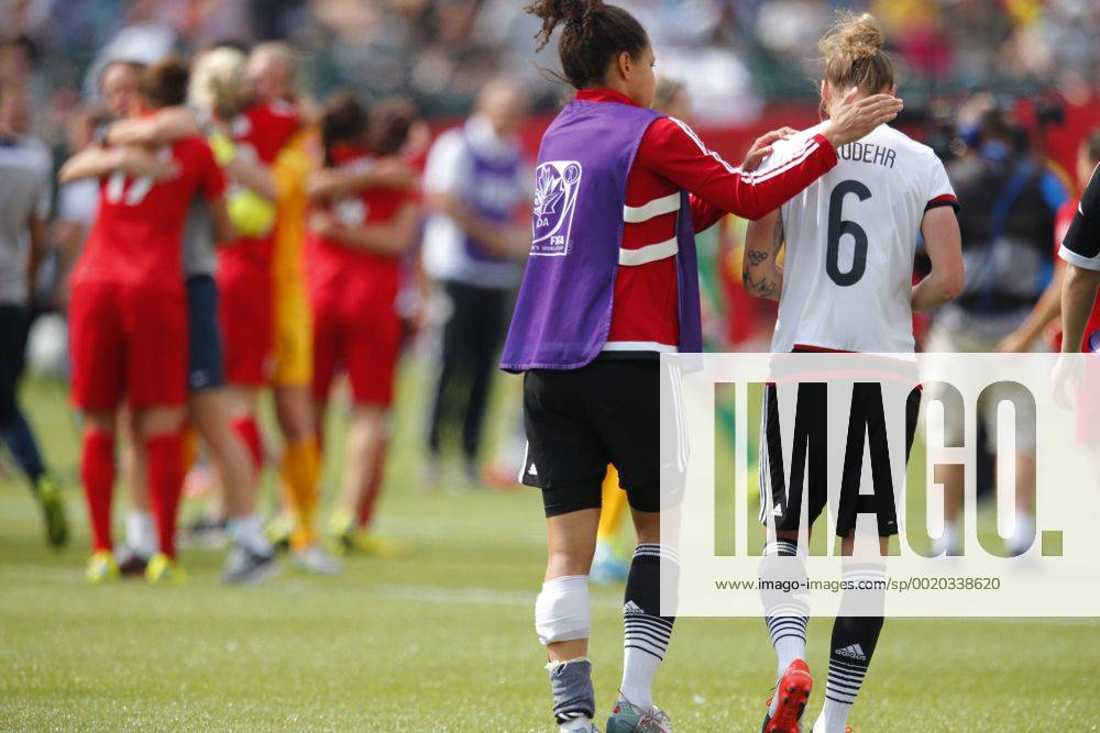 Simone Laudehr (GER), JULY 4, 2015 - Football Soccer : Simone Laudehr action after game during the FIFA Women s World Cup Canada 2015 third place match between Germany 0-1 England at Commonwealth Stadium in Edmonton, Canada. NOxTHIRDxPARTYxSALES. (qdwa041746)