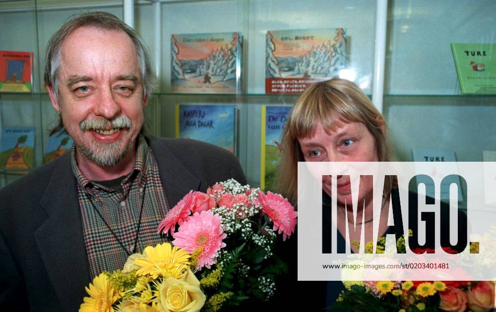 SCANPIX SWEDEN, 1997 11 14 The 1997 Astrid Lindgren Prize was awarded to Anna Clara and Thomas Tidholm by the publisher Rabà n och Sjögren for their childrens books.The picture The Tidholm couple with bouquets of flowers in their arms Yellow, pink and red flowers