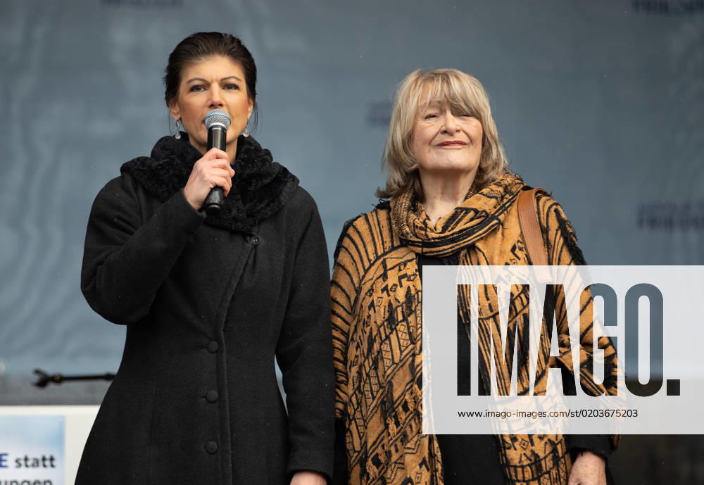 Uprising for peace rally in Berlin, rally in Berlin with Sahra Wagenknecht and Alice Schwarzer in front of the Brandenburg Gate, on the occasion of the anniversary war of aggression Russia in Ukraine Berlin Berlin Germany