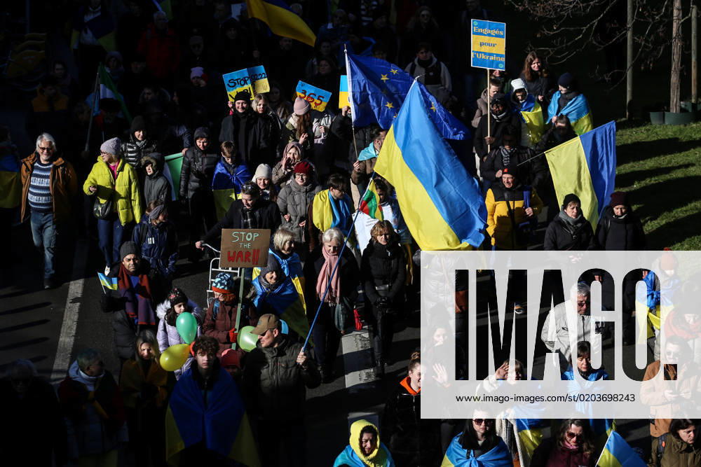 Demonstrators hold signs and Ukrainian flags during a demonstration in occasion of the one-year anniversary of Russia s invasion of Ukraine in Brussels, Belgium, February 25, 2023. Brussels Belgium - ZUMAm177 20230225_zip_m177_012