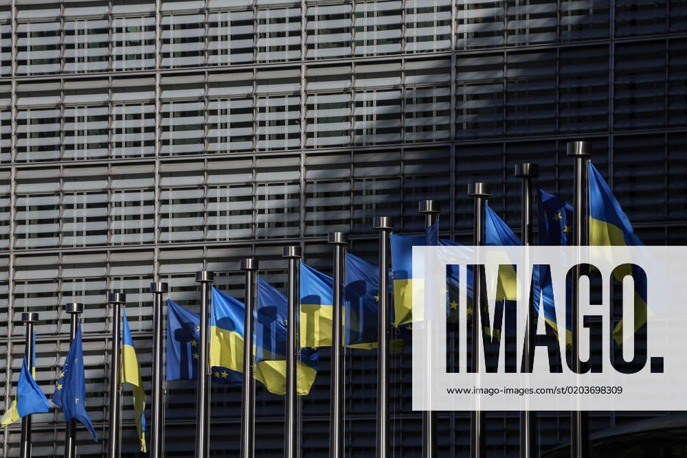European and Ukrainian flags float outside the European Commission headquarters in occasion of the one-year anniversary of Russia s invasion of Ukraine in Brussels, Belgium, February 25, 2023. Brussels Belgium - ZUMAm177 20230225_zip_m177_015