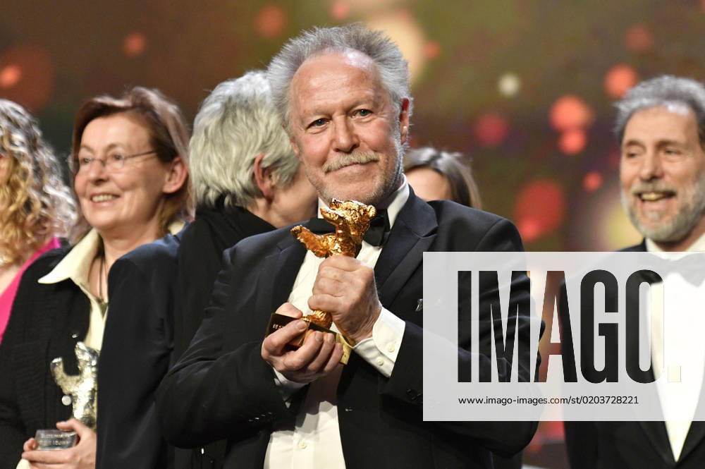 Nicolas Philibert with the Golden Bear for Best Film for Sur lAdamant On the Adamant at the Closing Ceremony with Award Ceremony at the Berlinale 2023 73 Berlin International Film Festival at the Berlinale Palast Berlin, 25 02 2023. Foto:xN.xKubelkax xFuturexImage