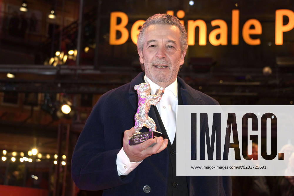 Joao Canijo with the Silver Bear Jury Prize for Mal Viver Bad Living at the Closing Ceremony with Award Ceremony at the Berlinale 2023 73 Berlin International Film Festival at the Berlinale Palast Berlin, 25 02 2023. Foto:xF.xFuturexImage