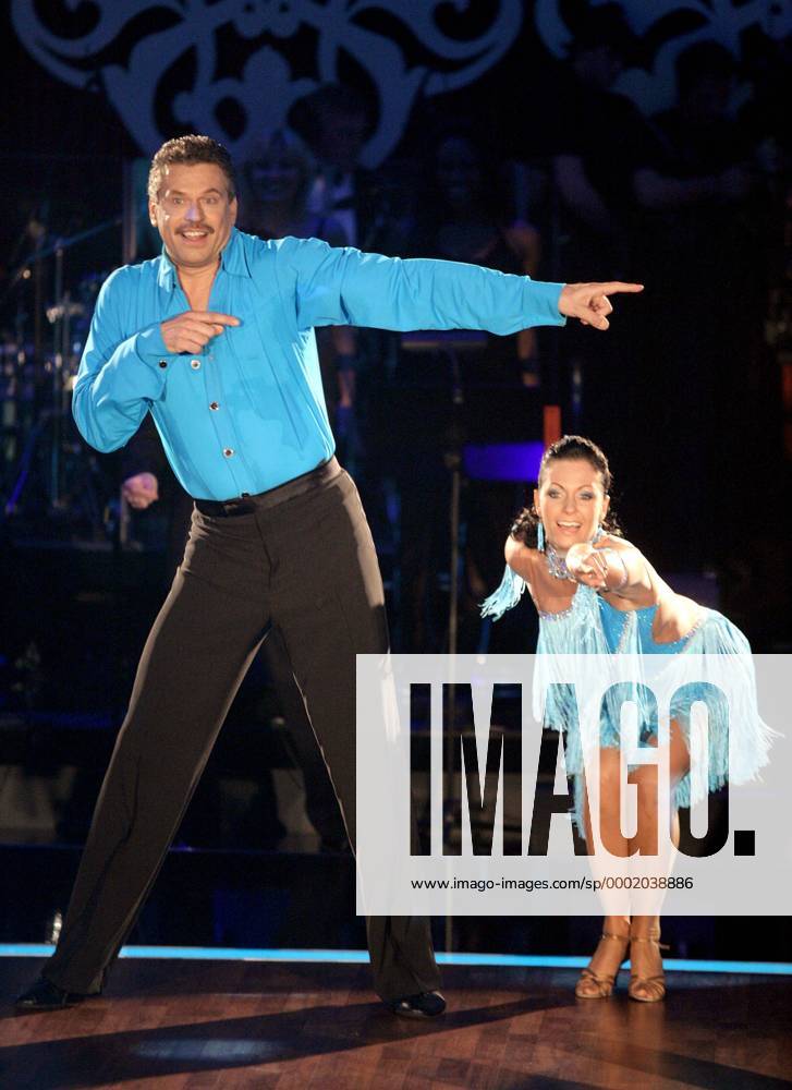 Jürgen Hingsen legt in der RTL Show - Let s Dance - mit Tanzpartnerin Uta Deharde (beide Deutschland) einen flotten Jive auf das Parkett Turniertanz Lets Dance 2006, Tanz, Tanzen, Paartanz, Paartanzen, Paar, Paare, Standard, Standardtanz, Vdig Gruppe Köln