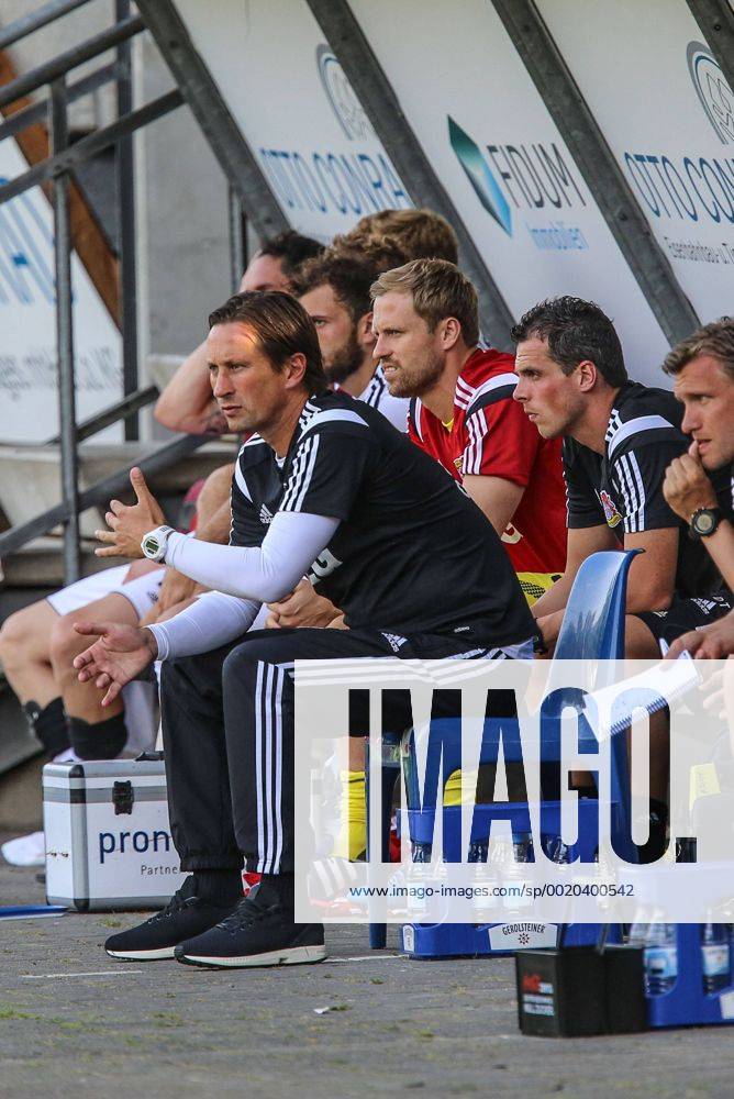 Deutschland, Köln , Sportpark Höhenberg, Fussball, Regionalliga West. , 1. Bundesliga, Saison 2015 2016, Testspiel, FC Viktoria Köln - Bayer 04 Leverkusen, Trainer Roger Schmidt (Leverkusen)