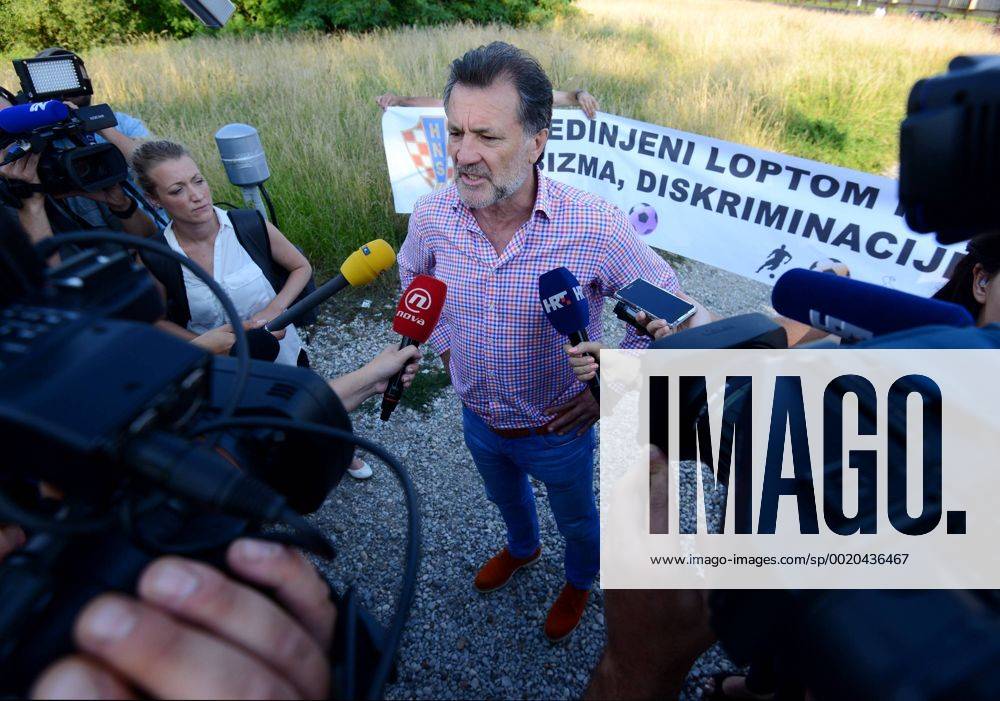 Mamic brothers made a statement for media 15.07.2015., Zagreb - Braca Zoran i Zdravko Mamic izasli su iz zatvora u Remetincu nakon sto su uplatili ukupno 11 milijuna kuna (Zdravko 7, a Zoran 4) jamcevine. Zdravko mamic dao izjavu za medije. MarkoxLukunic PIXSELL