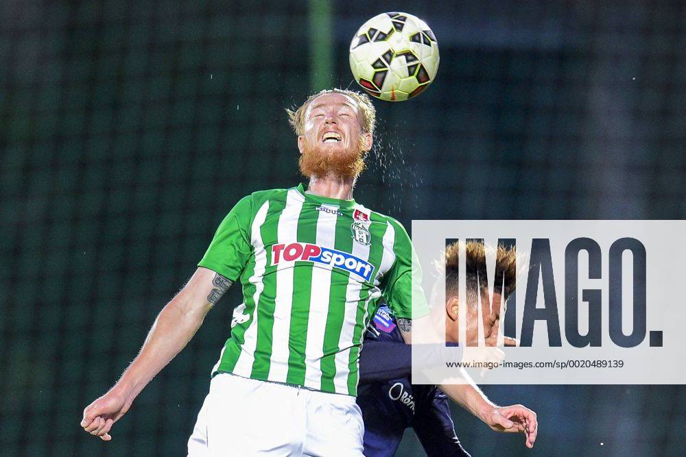 Vilnius, Litauen - 150721 Zalgiris Yuri Kendysh och Malmö FFs Tobias Sana i en nickduell - UEFA Champions League Quali 2015 2016 - Zalgiris Vilnius vs Malmö FF - kod LT 35107 News - July 21, 2015 - ZUMAb138