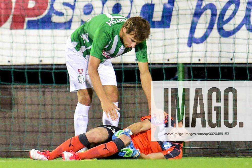 Vilnius, Litauen - 150721 Malmö FFs malvakt Zlatan Azinovic skadad - UEFA Champions League Quali 2015 2016 - Zalgiris Vilnius vs Malmö FF - kod LT 35107 News - July 21, 2015 - ZUMAb138