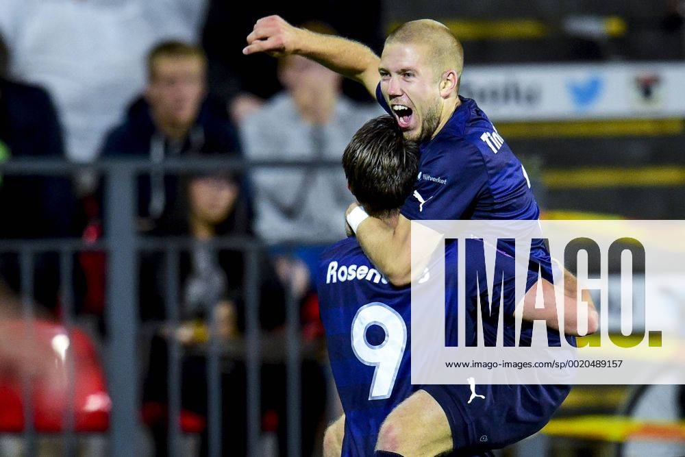 Vilnius, Litauen - 150721 Malmö FFs Anton Tinnerholm firar 0-1 med Markus Rosenberg - UEFA Champions League Quali 2015 2016 - Zalgiris Vilnius vs Malmö FF - kod LT 35107 News - July 21, 2015 - ZUMAb138
