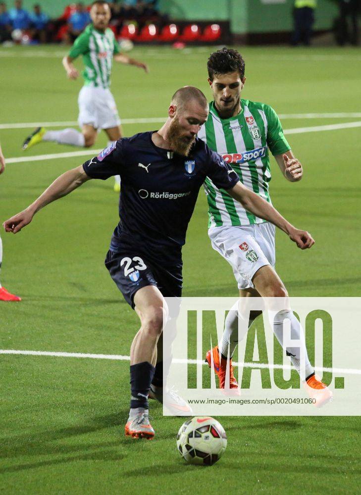 (150722) -- VILNIUS, July 22, 2015 -- Jo Inge Berget (L, front) of Sweden s Malmo breaks through during the second leg match of second qualifying round of UEFA Champions League aginst Lithuania s Zalgiris in Vilnius, Lithuania on July 21, 2015. Malmo won 1-0 and advanced to the next round with 1-0 in aggregate. )(wll) (SP)LITHUANIA-VILNIUS-SOCCER-UEFA CHAMPIONS LEAGUE-QUALIFYING ROUND 2-MALMO VS ZALGIRIS BuxPeng