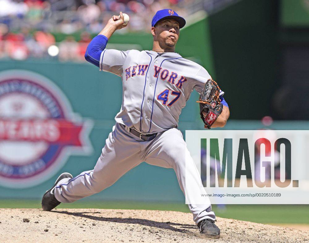 Washington, District of Columbia, United States of America - New York Mets relief pitcher Hansel Robles (47) pitches in the sixth inning against the Washington Nationals at Nationals Park in Washington, D.C. on Wednesday, July 22, 2015. The Nationals won the game 4 - 3..Credit: New York Mets vs Washington Nationals - ZUMAs152