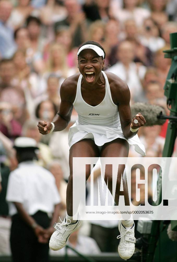 Venus Williams (USA) jubelt über ihren Wimbledon Sieg 2005 Tennis Damen All England Championships 2005, Grand Slam, WTA Tour, Finale, Endspiel Einzelbild Wimbledon London Glück Begeisterung, Freude,