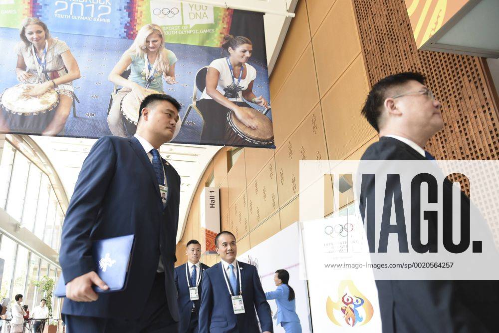 (CHINA OUT) Former Basketball player Yao Ming of China arrives at the Kuala Lumpur Convention Centre prior to the 128th IOC Session on July 28, 2015 in Kuala Lumpur, Malaysia. CFP470890156