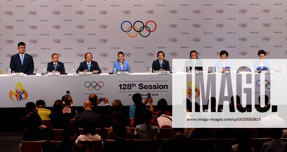 (150731) -- KUALA LUMPUR, July 31, 2015 -- The Beijing 2022 Olympic Winter games Winterspiele Spiele Summer games presentation delegation holds a press conference PK Pressekonferenz after their presentation at the 128th International Olympic Committee (IOC) session in Kuala Lumpur, Malaysia, on July 31, 2015. The session will decide the host cities of the 2022 Olympic Winter Games and the 2020 Youth Olympic Winter Games. ) (SP)MALAYSIA-KUALA LUMPUR-128TH IOC SESSION-PRESS CONFERENCE ChongxVoonxChung
