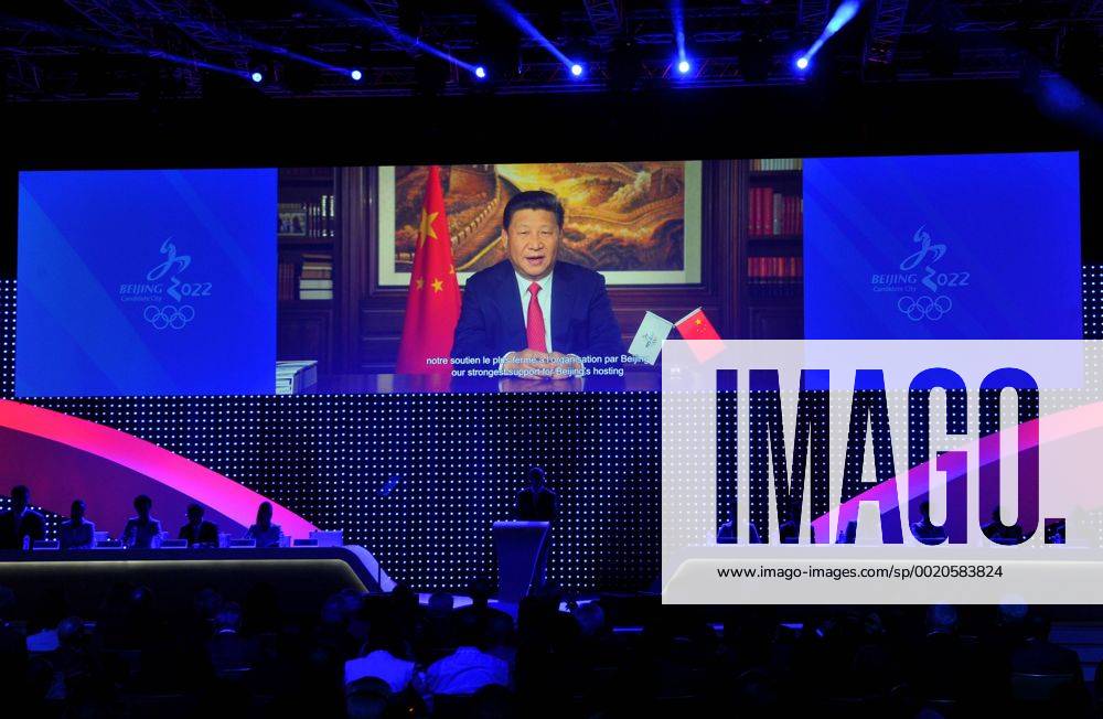 (150731) -- KUALA LUMPUR, July 31, 2015 -- A video message shows Chinese President Xi Jinping addressing the Beijing s 2022 Olympic Winter games Winterspiele Spiele Summer games bid presentation at the 128th International Olympic Committee (IOC) session in Kuala Lumpur, Malaysia, July 31, 2015. ) (mp) FOCUS (SP)MALAYSIA-KUALA LUMPUR-IOC-2022 WINTER OLYMPICS-BEIJING GongxLei
