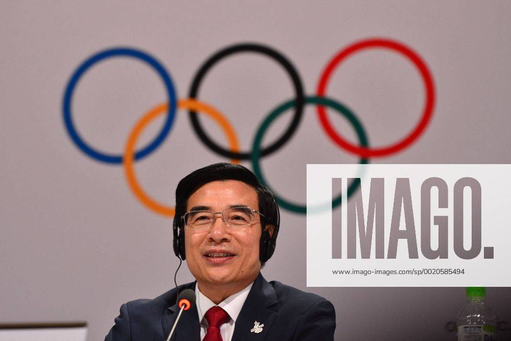 (150731) -- KUALA LUMPUR, July 31, 2015 -- Mayor of Beijing Wang Anshun speaks at a joint press conference PK Pressekonferenz of IOC and the Beijing 2022 Winter Olympic Games Olympische Spiele Olympia OS bid delegation after the 128th International Olympic Committee (IOC) session at Kuala Lumpur Convention Centre (KLCC) in Kuala Lumpur, Malaysia, July 31, 2015. Beijing won the bid of 2022 Winter Olympics at the 128th International Olympic Committee session on Friday. ) (SP)MALAYSIA-KUALA LUMPUR-IOC-2022 WINTER OLYMPICS-BEIJING ChongxVoonxChung