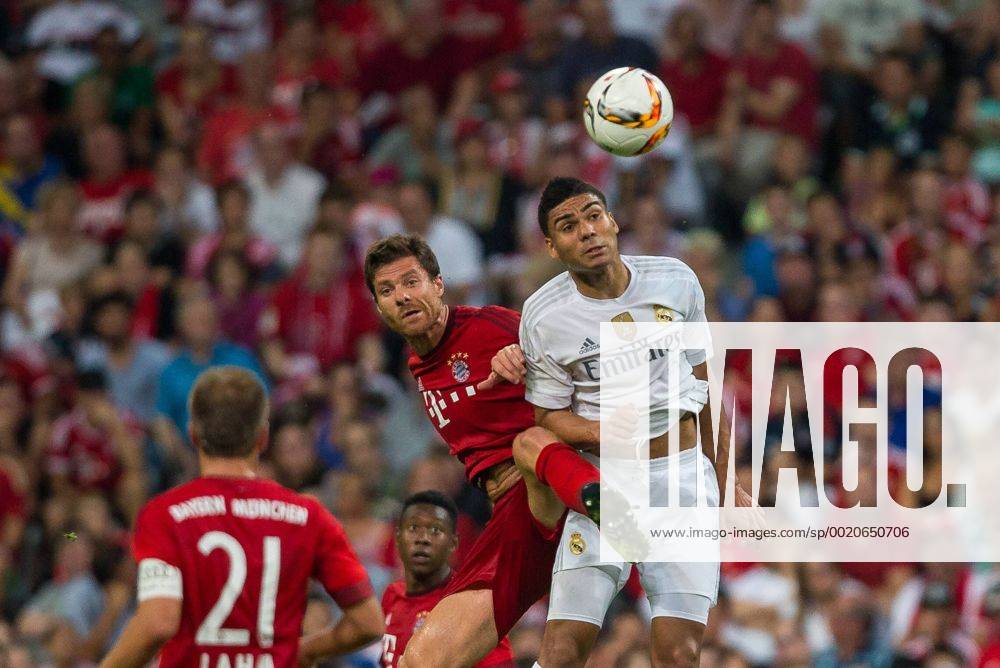 Mittwoch, 05.08.2015, Audi Cup, Saison 2015 2016, Finale in Muenchen, FC Bayern München - Real Madrid, v-l Xabi Alonso (FC Bayern 14) Casemiro (Real Madrid 14) DeFodi507