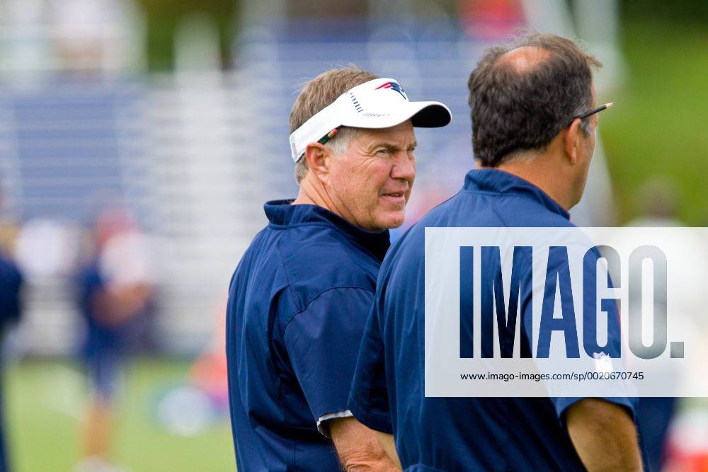 New England Patriots head coach Bill Belichick (left) during NFL American Football Herren USA training camp at Gillette Stadium. NFL 2015: Patriots Training Camp AUG 07 - ZUMAc04_