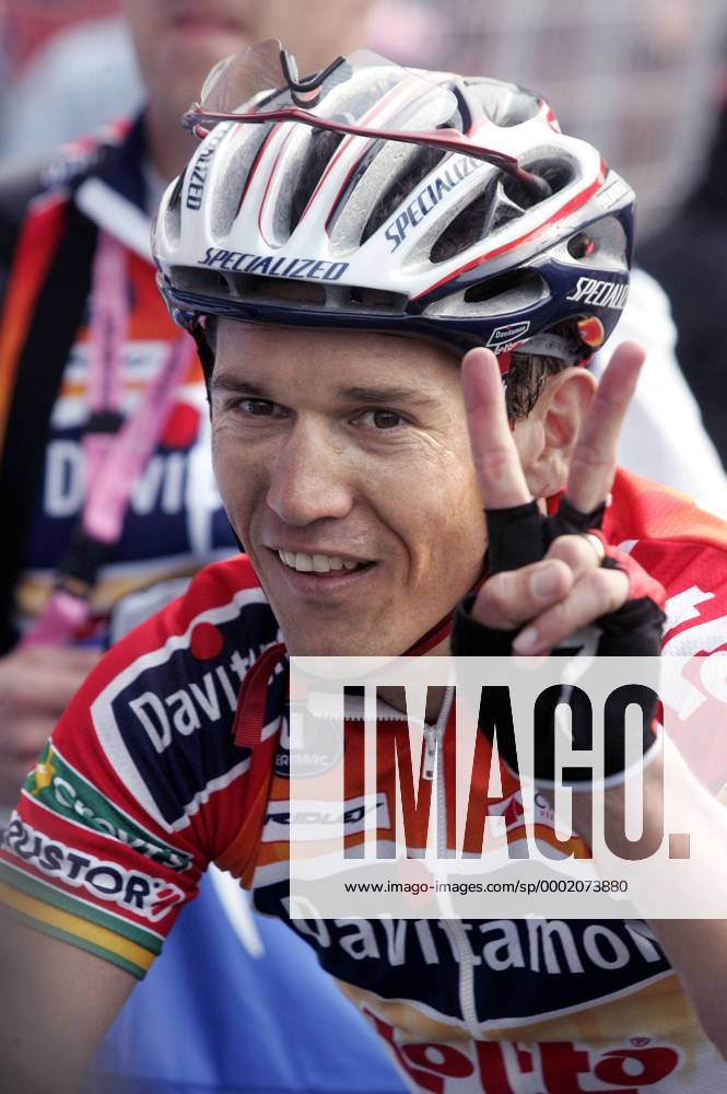 Robbie McEwen (Australien Davitamon Lotto) zeigt seinen zweiten Etappensieg beim Giro d Italia 2006 an - Radsport Herren 89. Giro dItalia 2006, d Italia, ProTour, Straßenradsport, Straße, Rad Porträt 4. Etappe: Wanze - Hotton