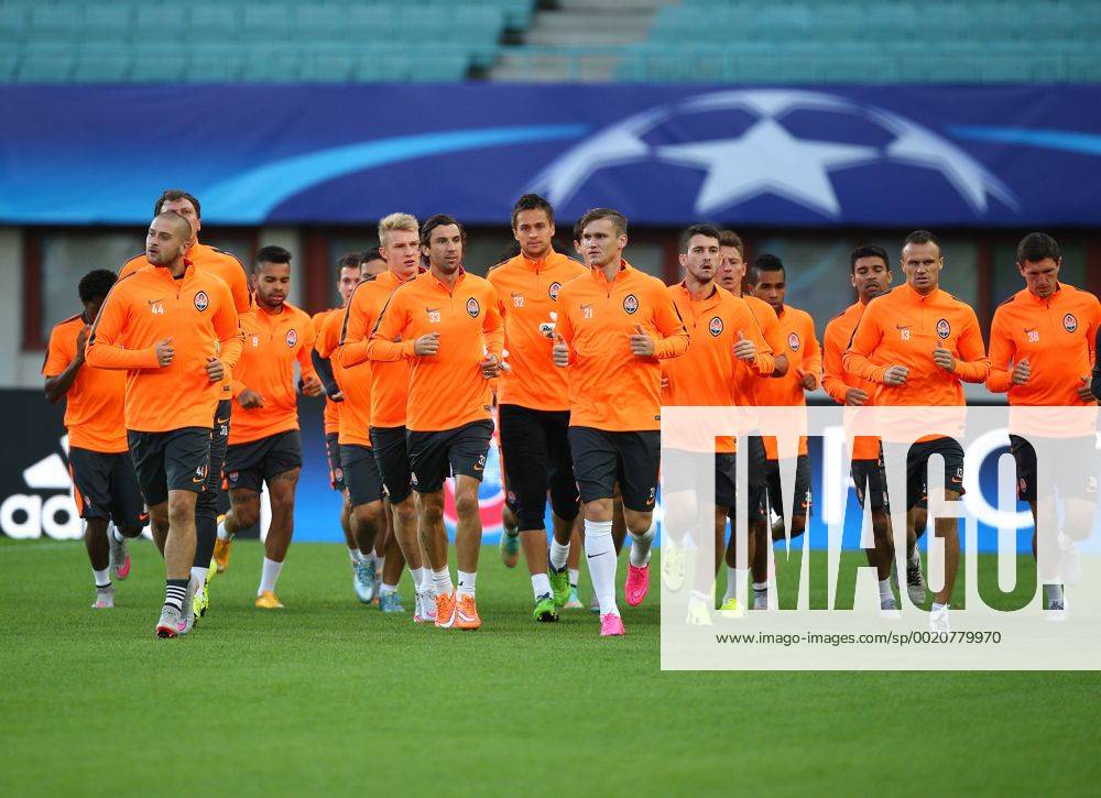 SOCCER - CL play offs, Rapid vs Shakhtar, preview VIENNA,AUSTRIA,18.AUG.15 - SOCCER - UEFA Champions League, play offs, SK Rapid Wien vs FC Shakhtar Donetsk, preview, training Shakhtar. Image shows Yaroslav Rakitskiy, Fred, Viktor Kovalenko, Darijo Srna, Olexandr Gladkiy, Facundo Ferreyra, Vyacheslav Shevchuk, Eduardo and Serhiy Kryvtsov (Donetsk). Keywords: Wien Energie. GEPAxpictures xChristianxOrt